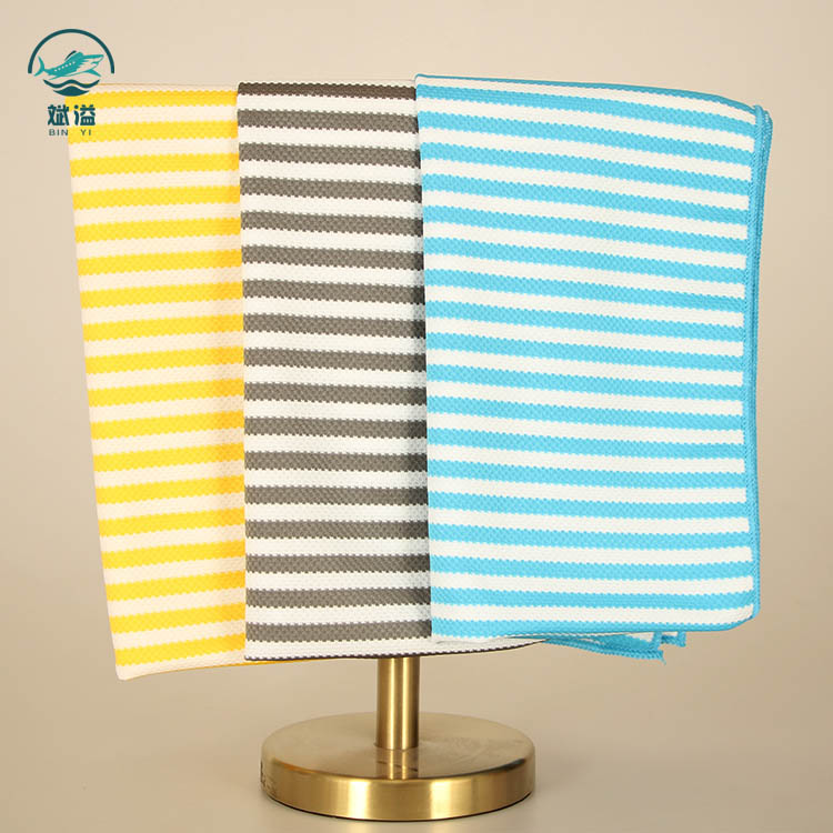 Cooling neck wraps ice towel